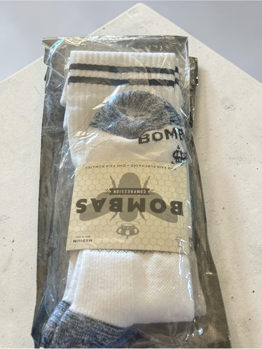 NWT Bombas Men's White & Gray Crew Socks - SZ Medium